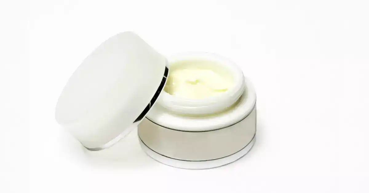 En esta guía, te comparto los mejores tips sobre como aplicar tus productos para el rostro de forma correcta, logrando…